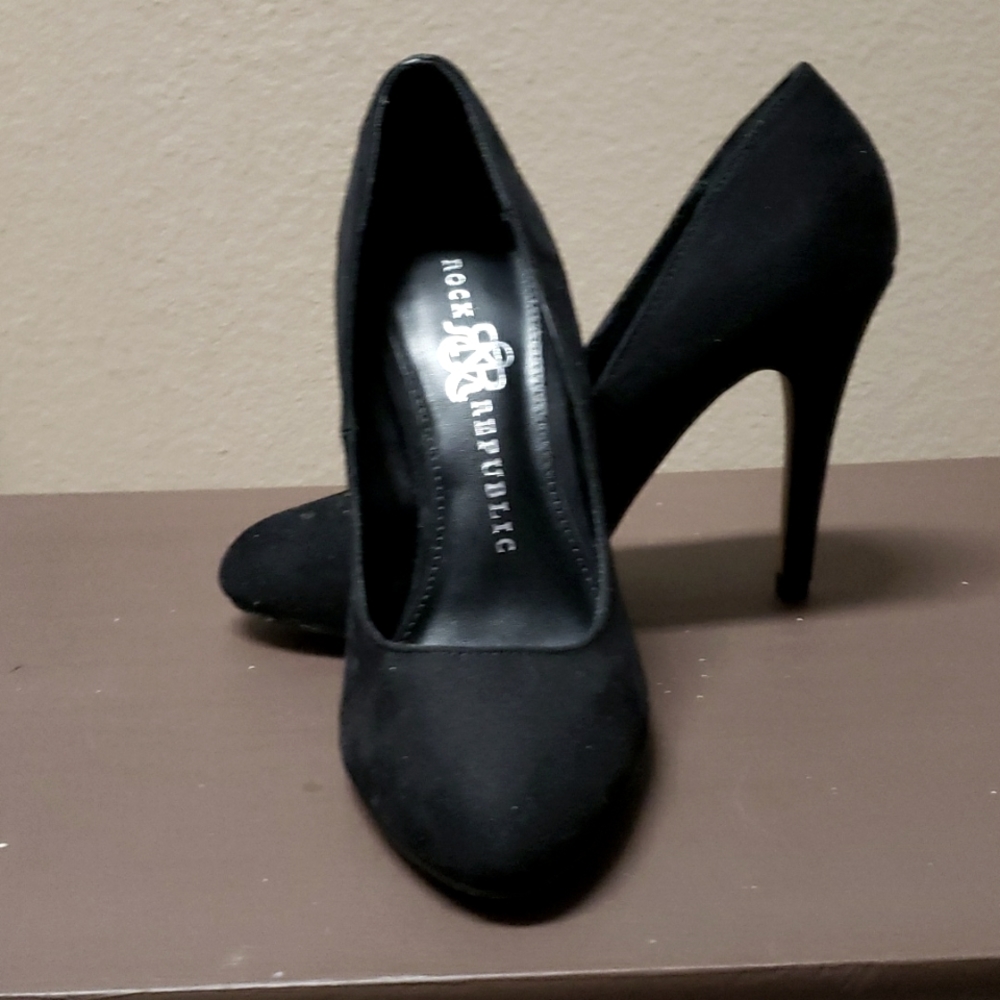 Rock & Republic black heel shoe size 5.5 slightly used